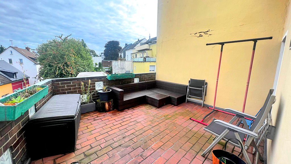 große Wohnung OG mit Terrasse